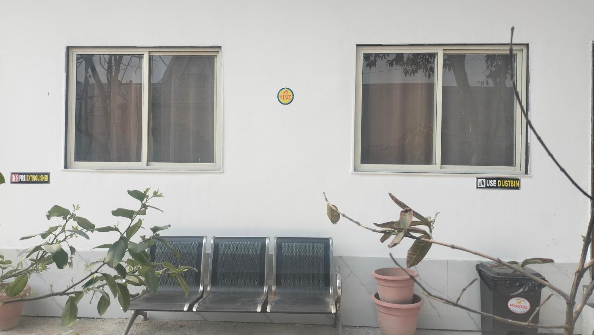 Hotel Maa Gayatri Dham Vrindāvan Esterno foto
