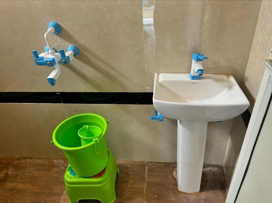 Hotel Maa Gayatri Dham Vrindāvan Esterno foto